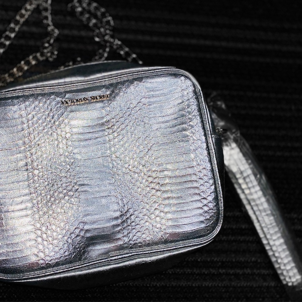 NEW Victoria’s Secret Shoulder Bag Chain Purse 70$